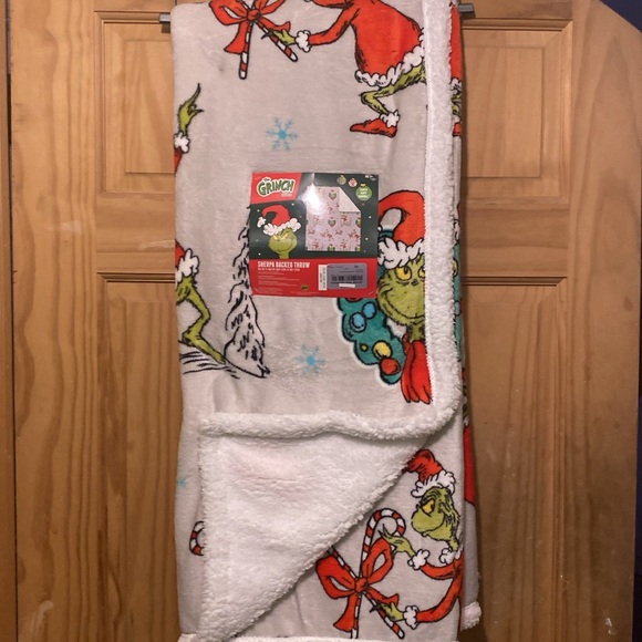 The Grinch Soft Sherpa Throw 50”x60” NWT - Picture 1 of 2